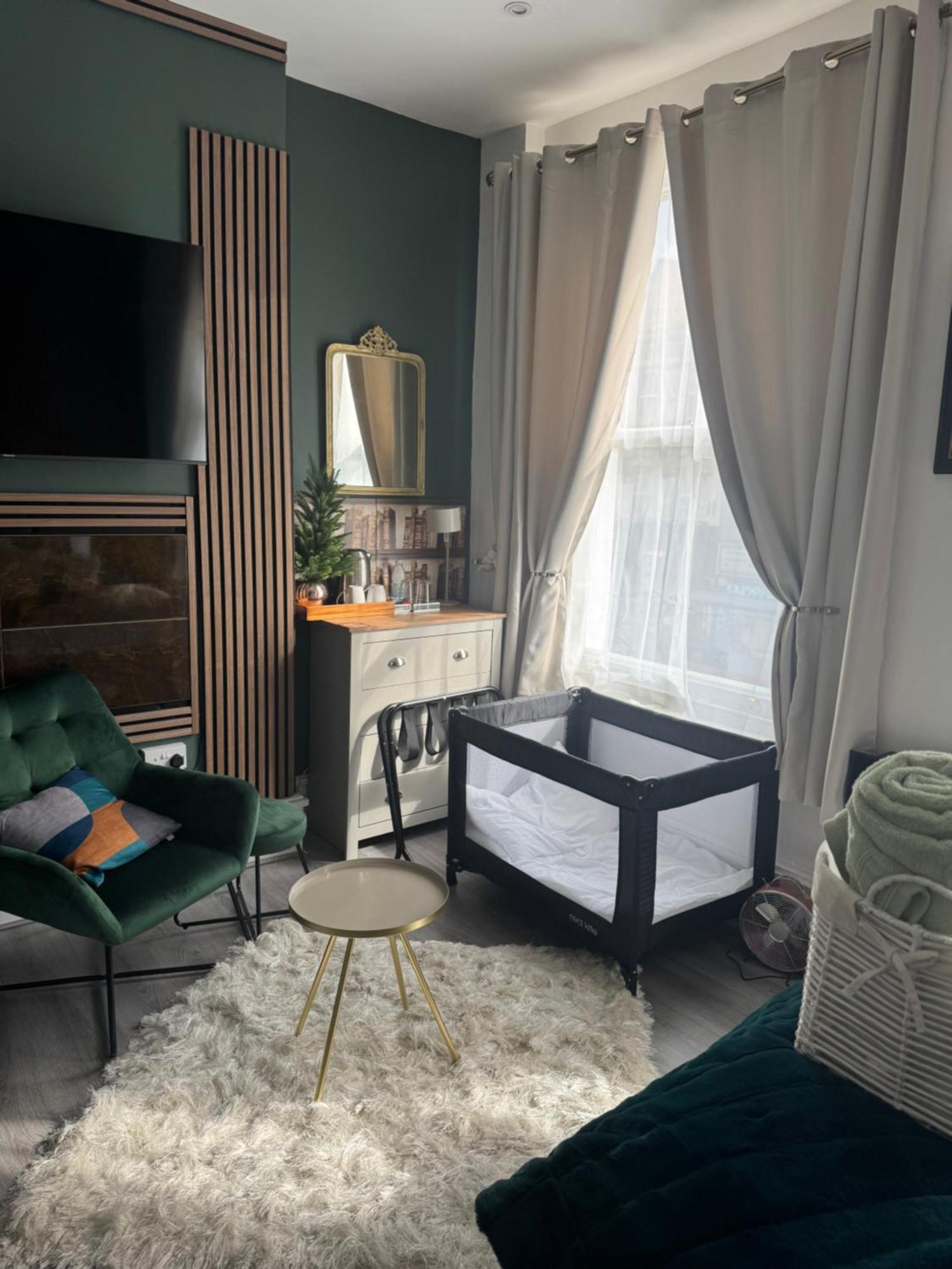Aimi Luxury Living Pensión *